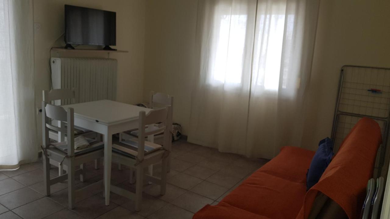 Central Apartments Eretria Extérieur photo
